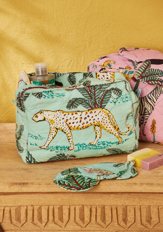 Jungle Print Wash Bag: Jade(JA)